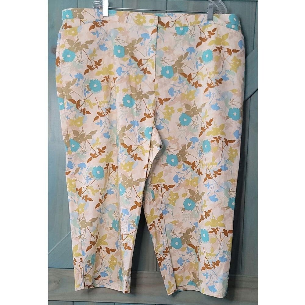 Sag Harbor Tropical Floral Cropped  Beige and Turquoise Pants Beachy Resortwear